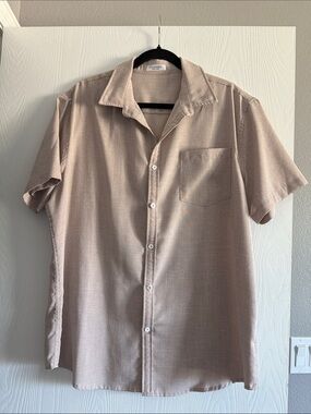 Casual Short-Sleeve Button-Down Shirt in Taupe